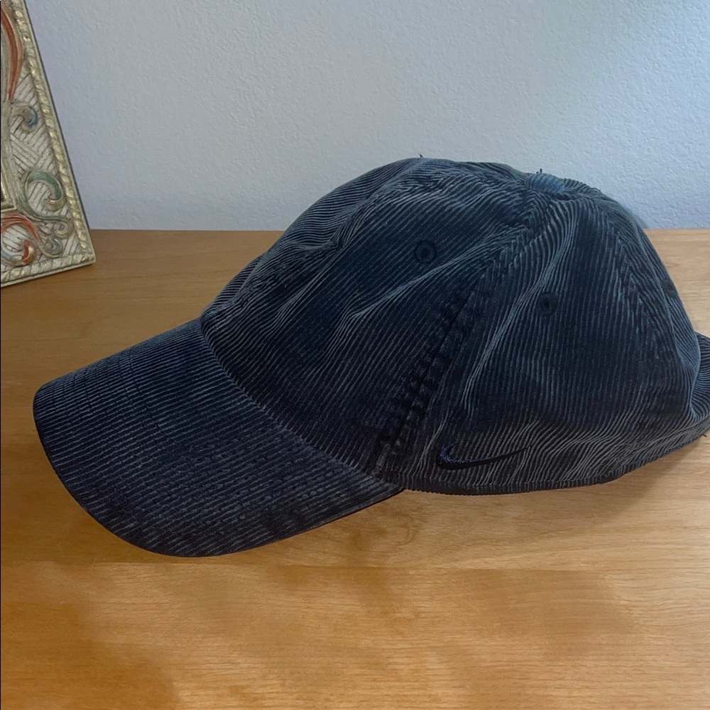 Nike Men's dark Green Corduroy Cap